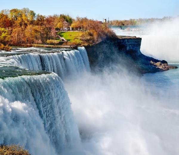 Kanada & Neuengland Kreuzfahrt Highlight: die weltberühmten Niagara Fälle, die Urlauber auf jeden Fall gesehen haben müssen!